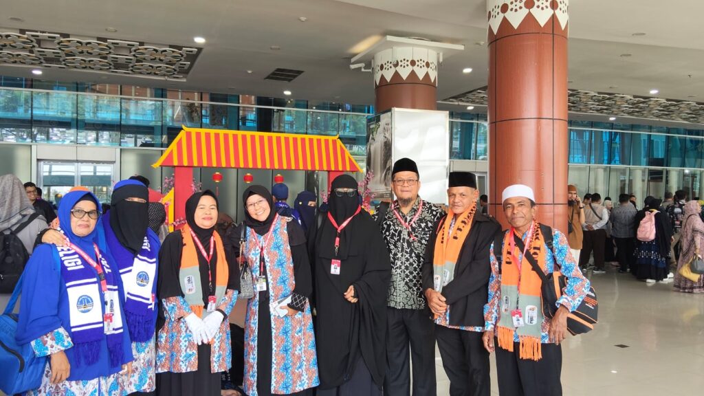 jama'ah umroh Pt hamkagiat berada di bandara riyadh