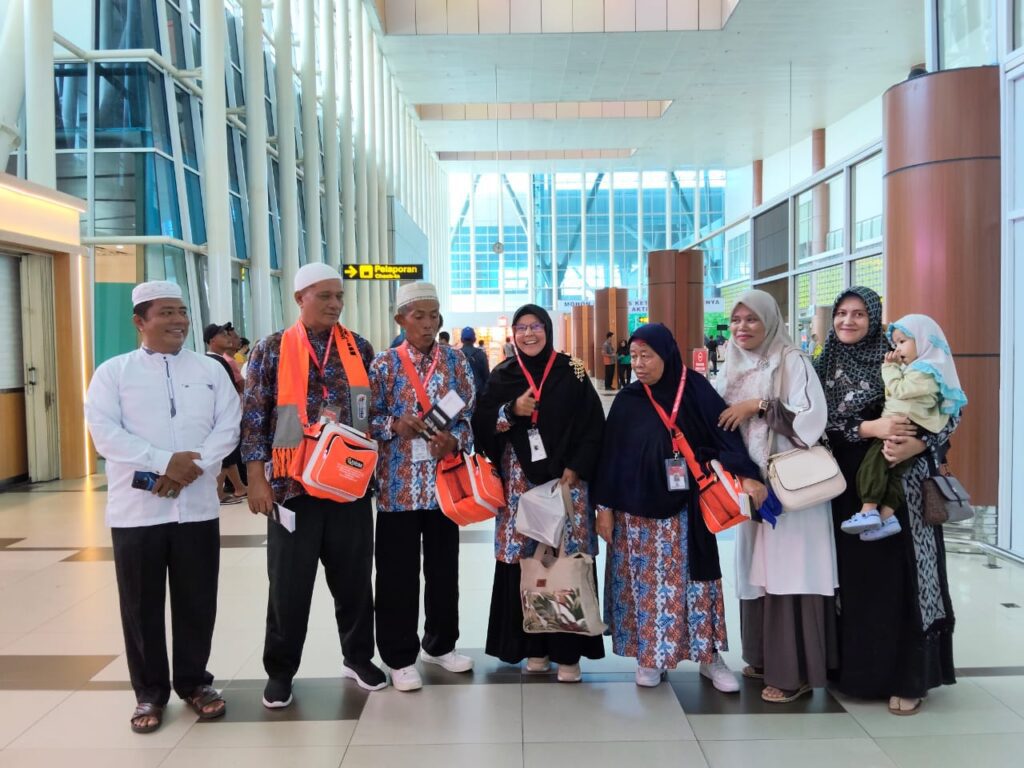 kerangkatan jama'ah umroh Hamkagiat dari bandara sultan syarif kasim 2