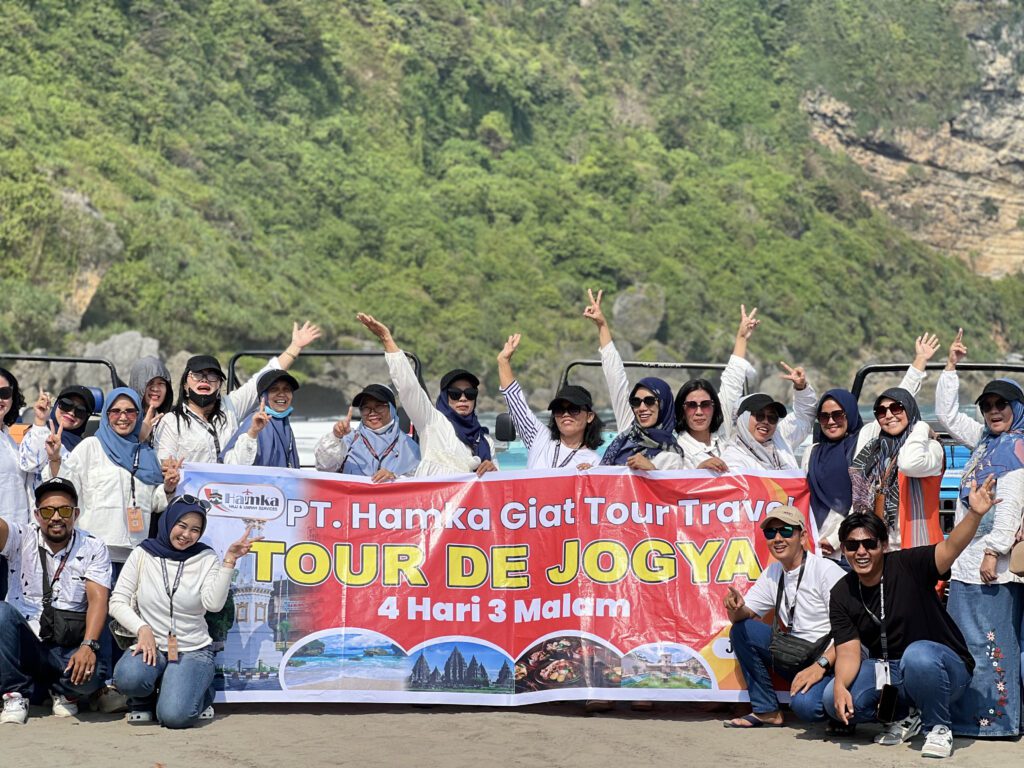 foto keseruan peserta tour ke jogja bersama hamka giat